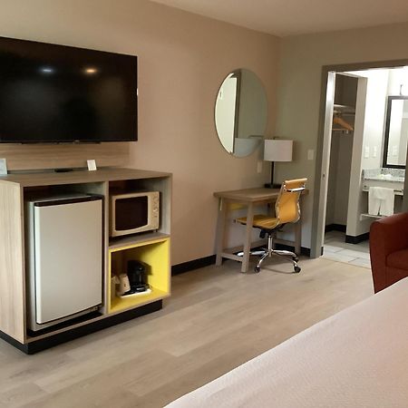 Days Inn By Wyndham Kingdom City Exterior foto